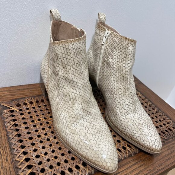 Size 11 Hispanitas Alpes Vanilla Python Embossed Patent Leather Dress Ankle Boot - Picture 5 of 9